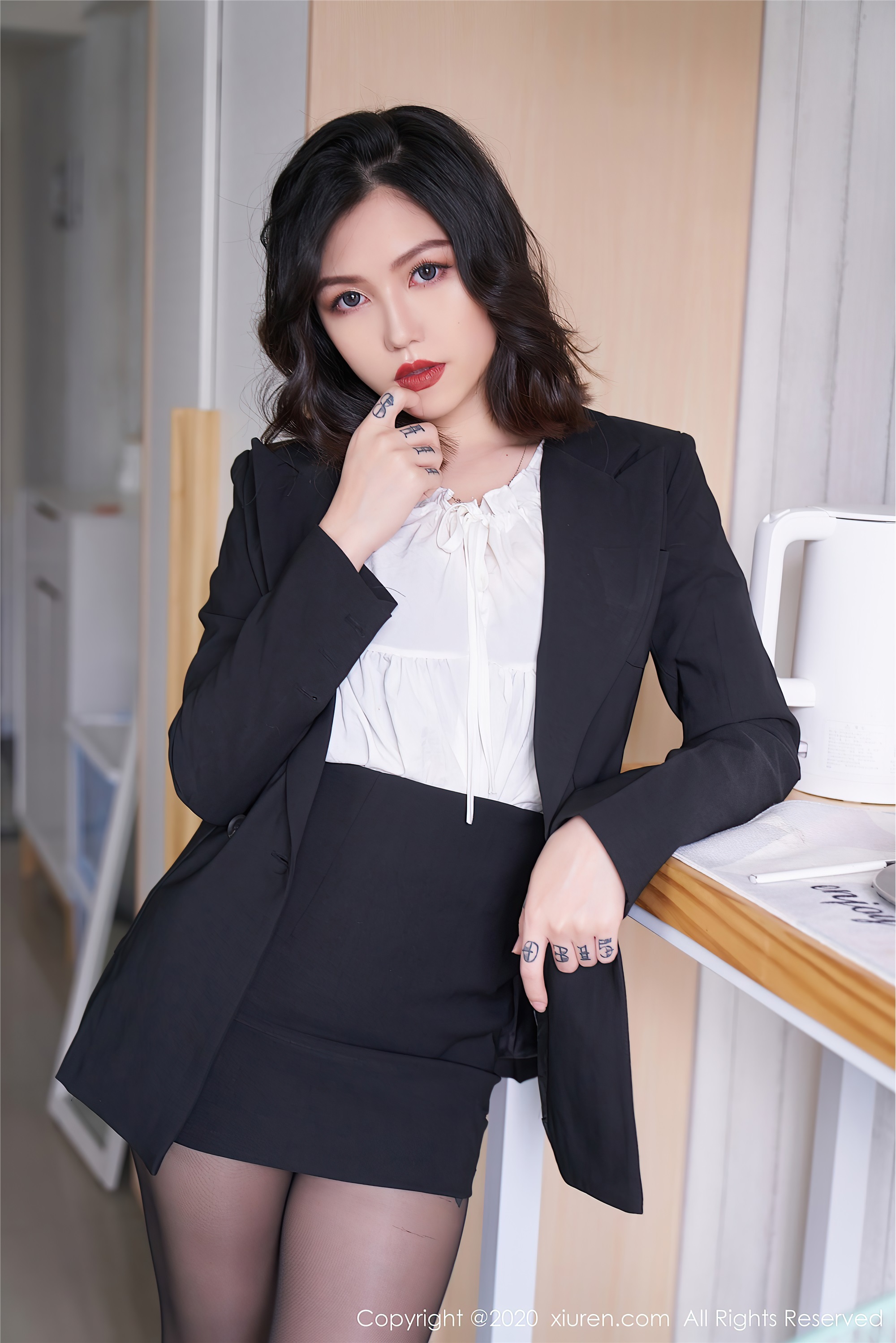 XIUREN秀人网 2020.10.29 No.2711 舌尖上的菊花Ace